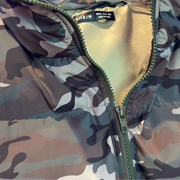 NWOT Camo Puffer Cropped Vest Medium - Picture 7 of 11